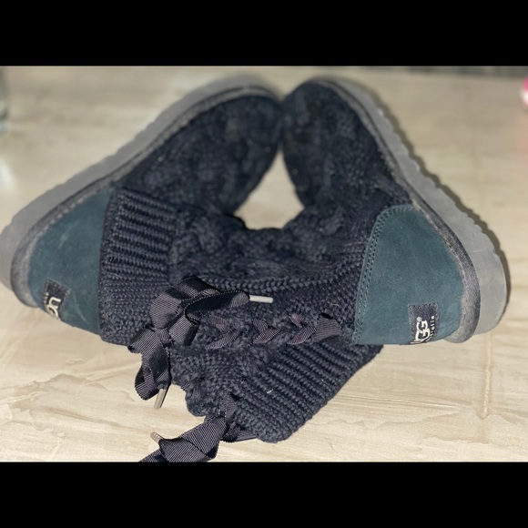 Ugg - Picture 2 of 4